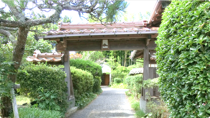 服装もラフでよい